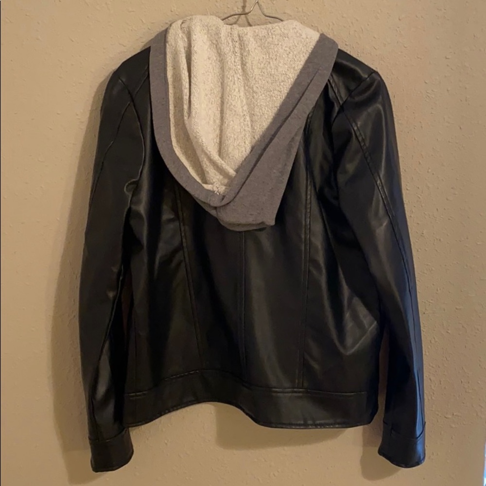 Leather jacket with removable hood - Picture 3 of 9